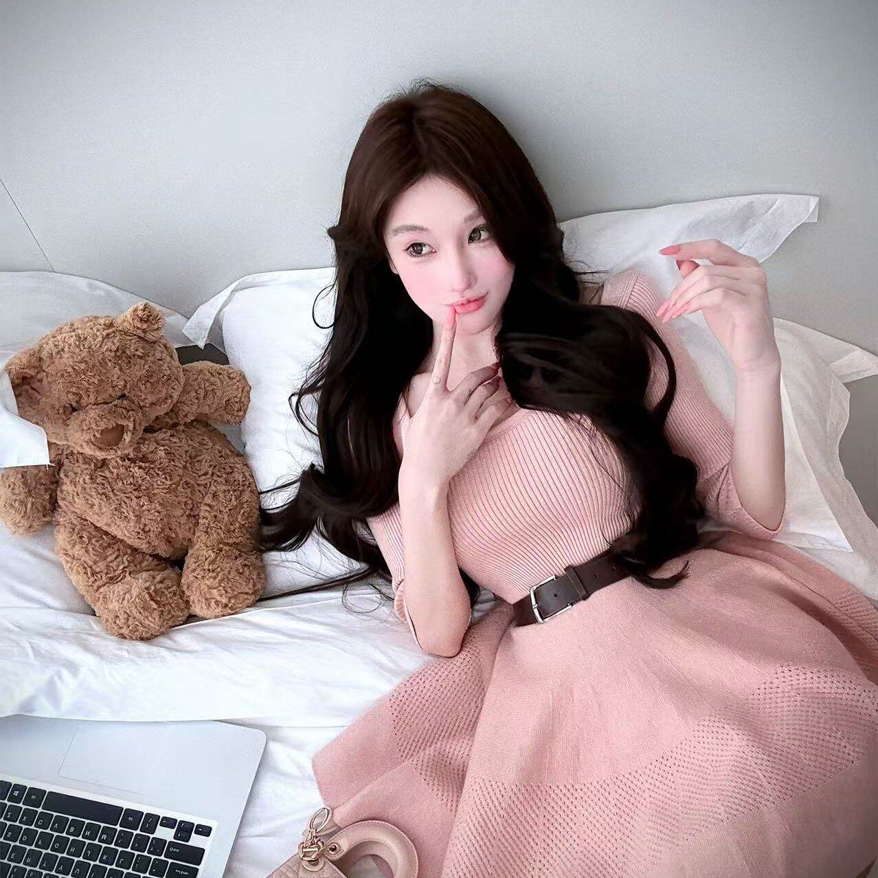 WW定制气质轻奢显瘦时尚针织连衣裙收腰修身小众设计感早秋短裙子