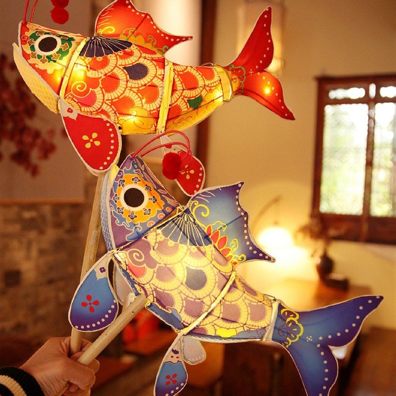 精选非遗手工布艺鱼灯成品 中国风宋制手持发R光翘尾锦鲤鱼宫灯笼,节庆用品/礼品,灯笼,淘宝优惠券,粉丝福利购,淘宝优惠卷