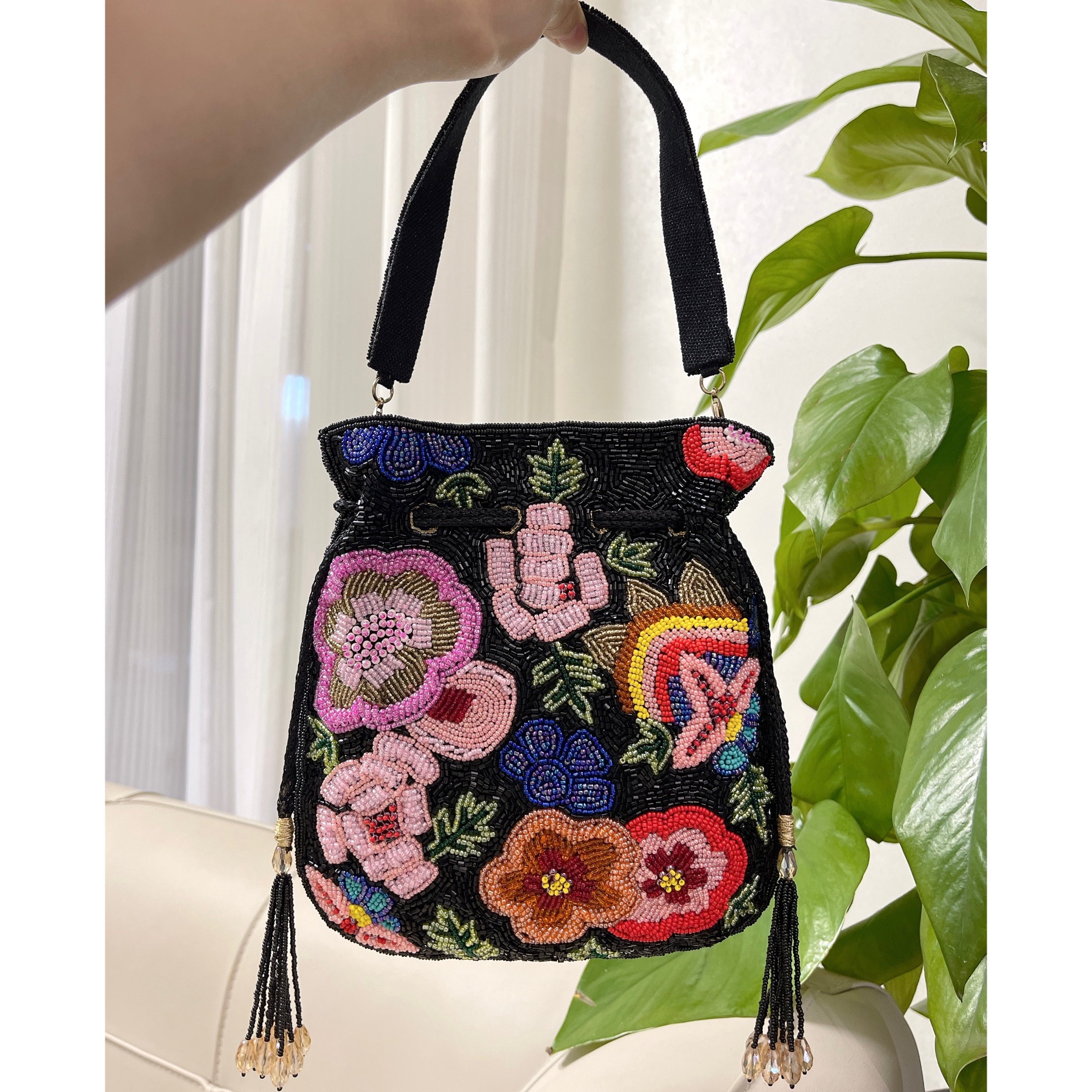 现货印度手工钉珠立体花卉手提束口福袋满珠绣串珠斜跨单肩腋下包