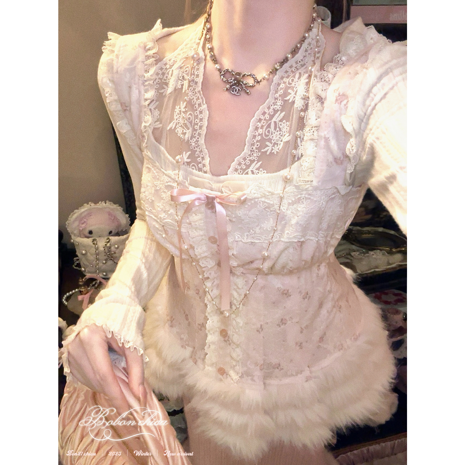 日系蕾丝古董毛绒边吊带娃娃衫