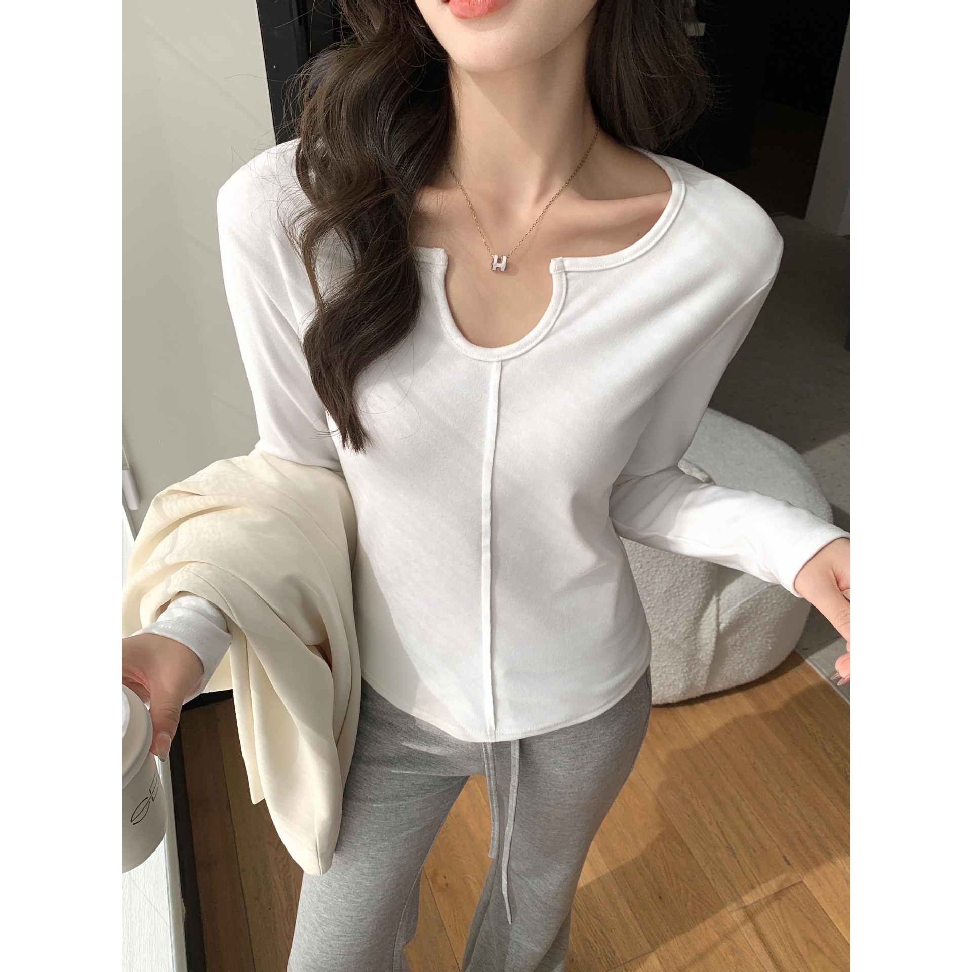 K2218拼接u领打底衫女秋冬新款简约内搭修身显瘦气质T恤长袖上衣