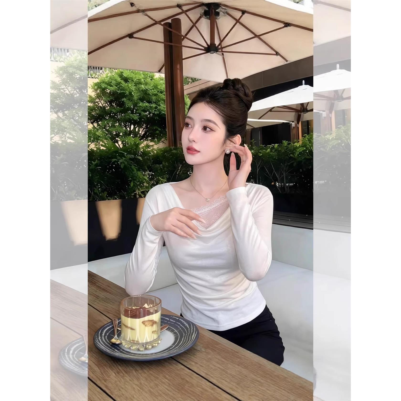 蕾丝拼接斜领露肩T恤女20
