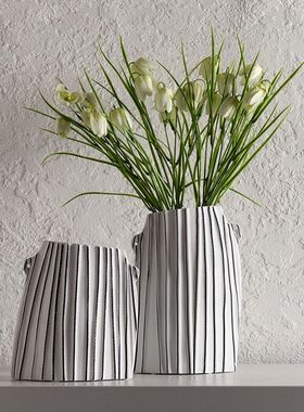 条纹树脂双耳摆件花器现代简约