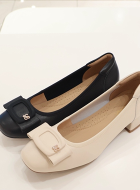 KS261560卡迪娜女鞋 2026年春  方头饰扣低跟时装鞋 商场新品
