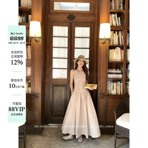 MLS 温婉轻褶 法式松弛感2026夏季新款女胸前抽褶排扣收腰连衣裙