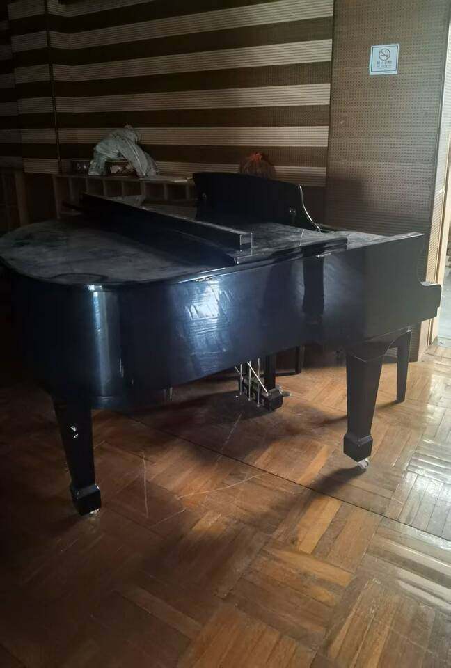 12月21日广州学校名下设备珠江牌钢琴6台，海伦牌三角钢琴1台，MORRISON（摩利臣）钢琴1台网络拍卖公告