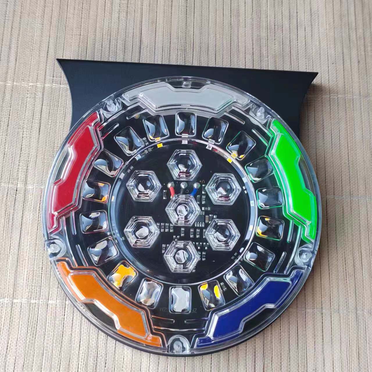 LED大货车警示爆闪灯新款24V汽车强光七彩尾部加装后尾灯刹车雾灯