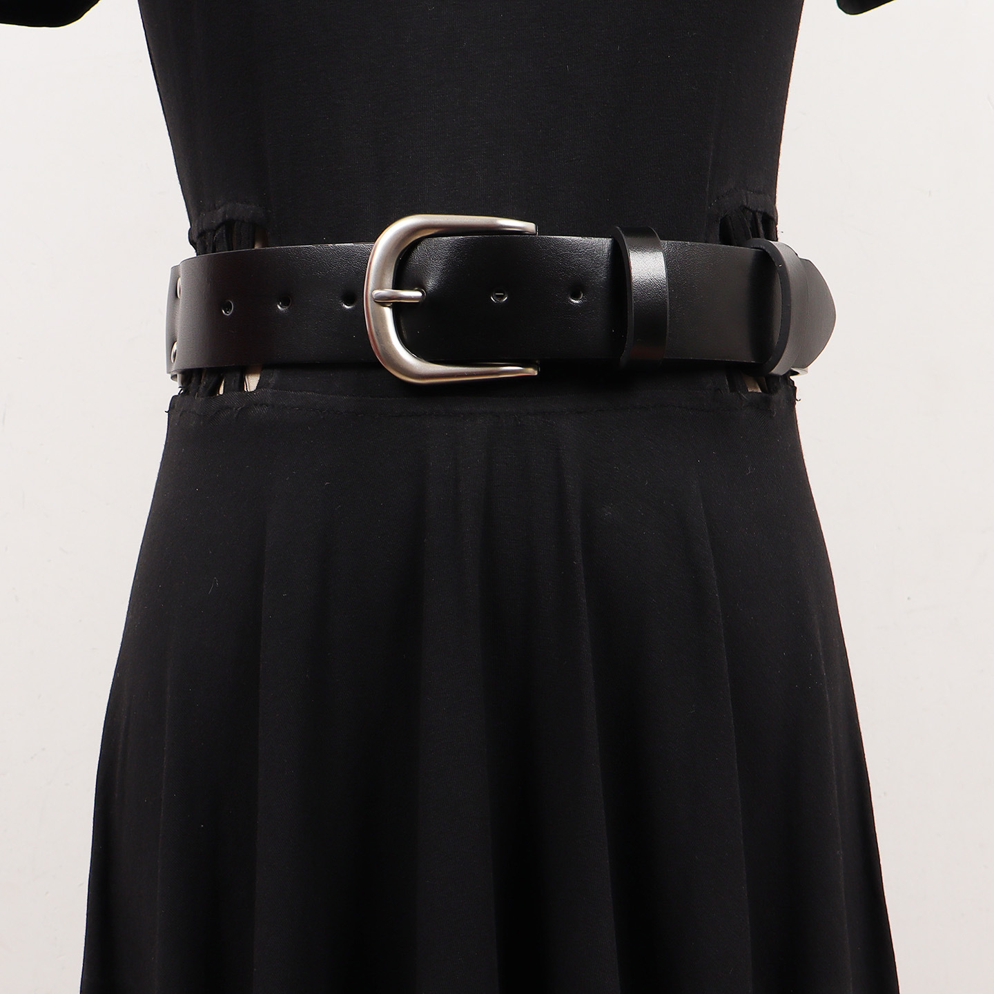 小众新款女士真皮皮带女简约时尚针扣牛仔裤带女款经典黑色腰带女