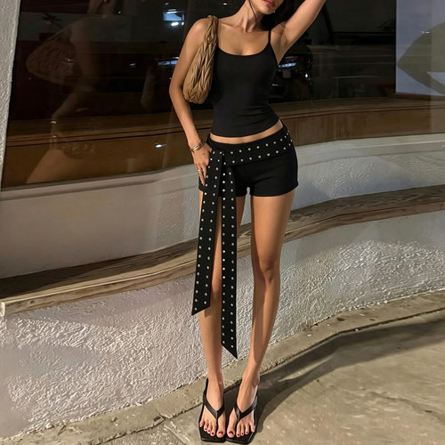 SWEETOWN低糖朋克#铆钉飘带低腰短裤辣妹解构设计感修身包臀热裤