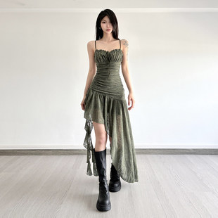 SWEETOWN绿野仙踪#森系复古橄榄绿吊带裙小众褶皱不规则连衣裙夏