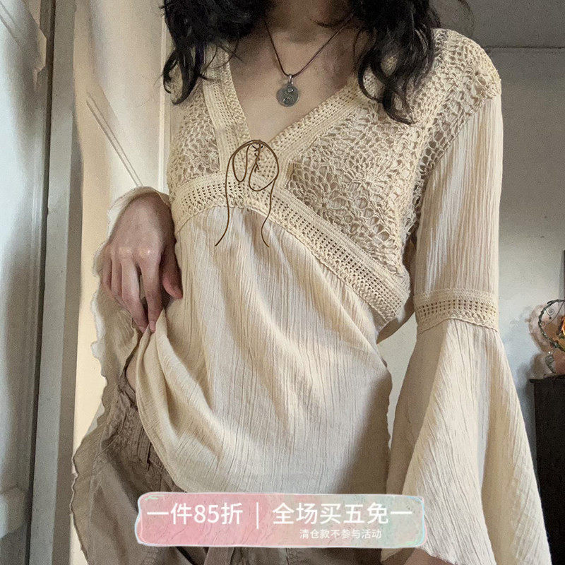 SWEETOWN游牧诗人#复古文艺网布镂空v领喇叭袖上衣显瘦小众衬衫女