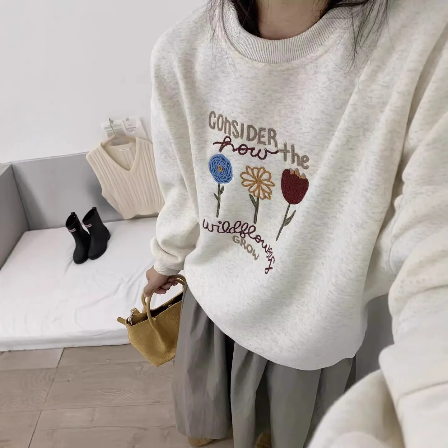 主推款韩系简约休闲百搭圆领加绒卫衣女宽松休闲百搭上衣女外套女