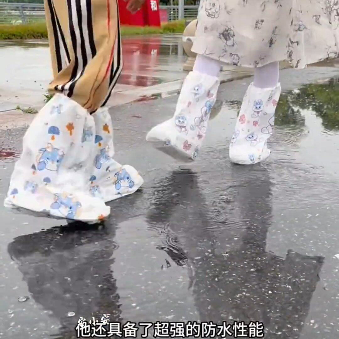 一次性加厚雨鞋套防水反复儿童天独立包装卡片脚学生成人便携长款