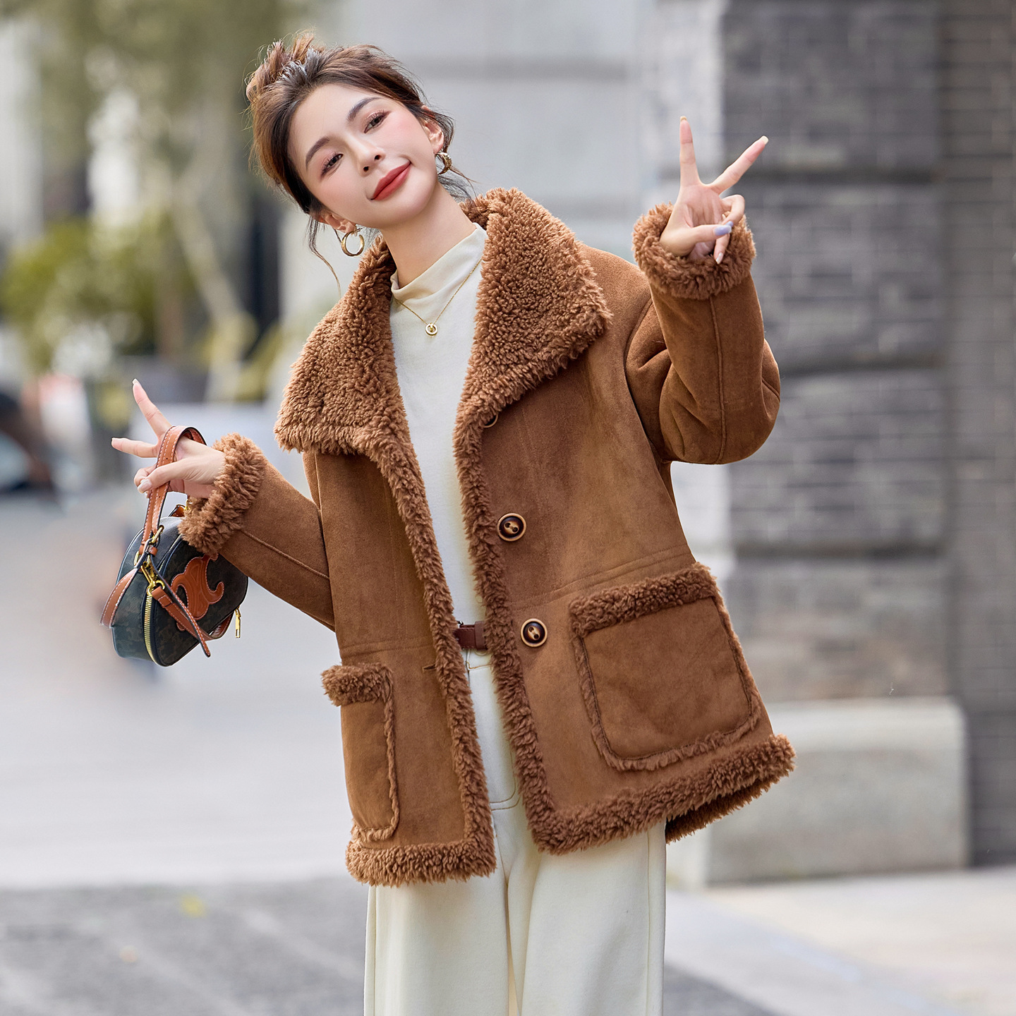 正品水云间2025新款依尚街区设计感百搭显瘦加厚皮毛一体保暖上衣