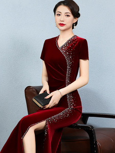 年轻中年妈妈婚庆礼服婆婆婚宴金丝绒旗袍时尚新娘连衣裙高贵婚礼