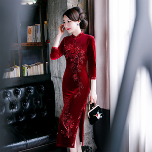 妈妈金丝绒旗袍长款刺绣改良高贵婚礼喜婆婆婚宴礼服连衣裙洋气女