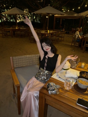 气质显瘦亮片可拆卸连衣裙