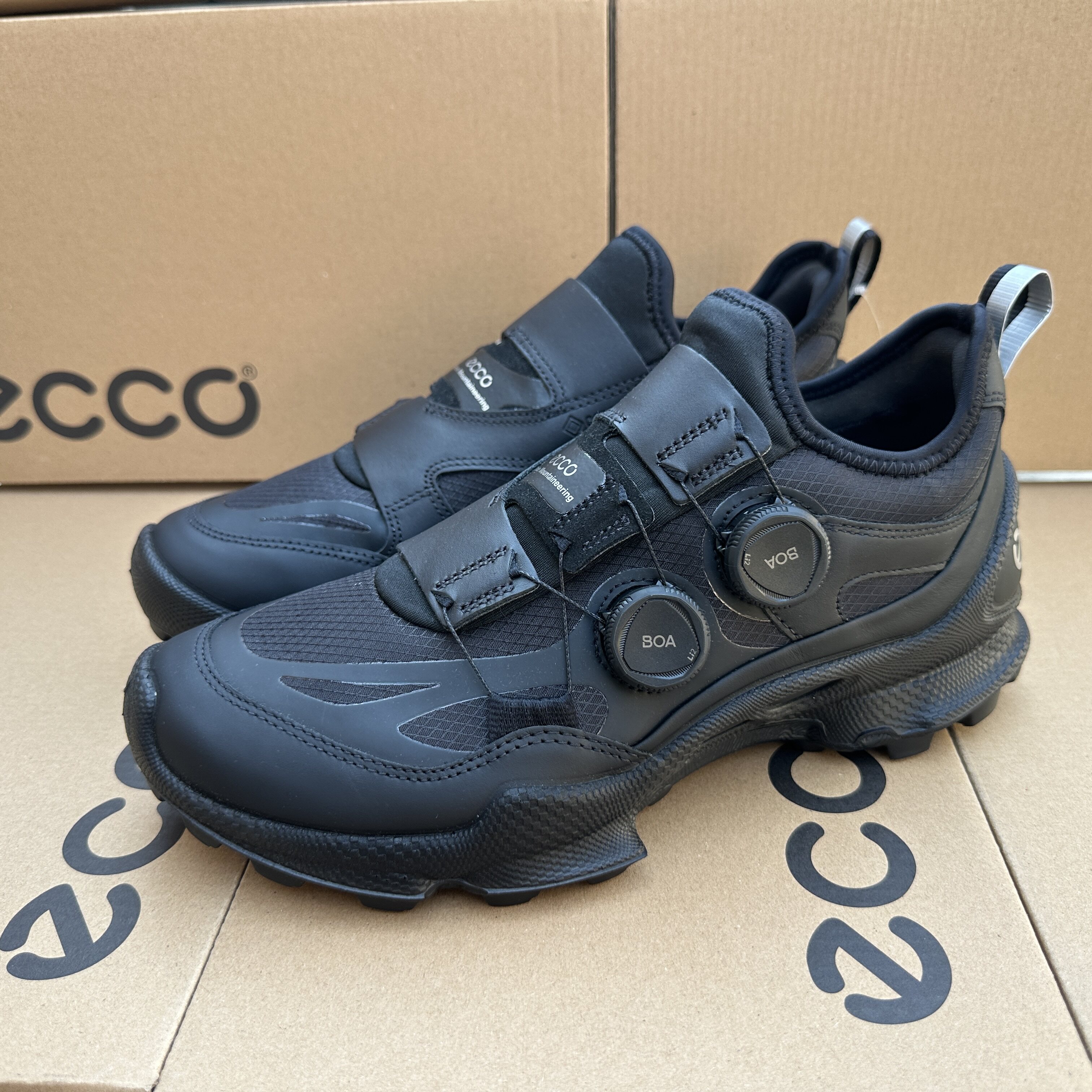 ECCO爱步白山联名款防水透气户外休闲徒步鞋健步BIOM踪迹 810734