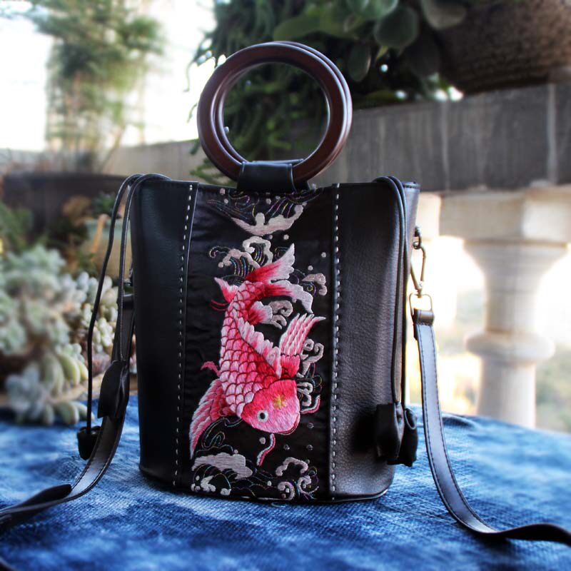 民族风老绣手工刺绣鱼绣复古国风头层牛皮手提斜挎托特包女包