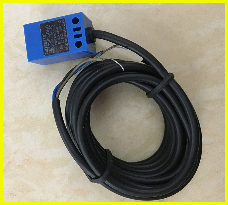 沪工方形角柱电感式接近开关 LE17SF05DNO NC PO PC LO LC 传感器 - 实物图