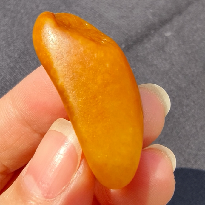 和田玉籽料黄沁玉种黄沁皮牙形