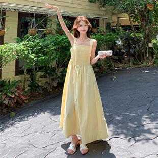 法式 气质海边度假风黄色长裙 温柔风压褶吊带连衣裙女2025夏季 新款
