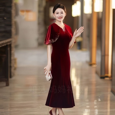 2025春秋参加婚礼喜婆婆婚宴装披肩袖妈妈高贵金丝绒礼服裙大码