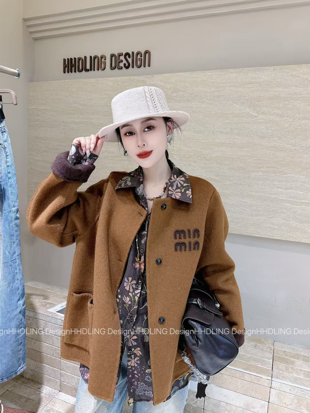 2026冬季新韩版时尚百搭显瘦女潮圆领长袖刺绣国风羊绒外套女上衣