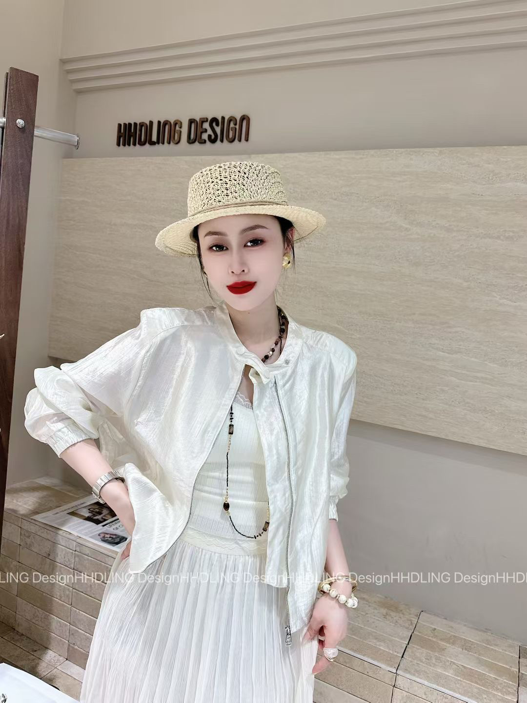 2026春季新韩版时尚百搭显瘦女潮圆领长袖时尚百搭短外套女上衣