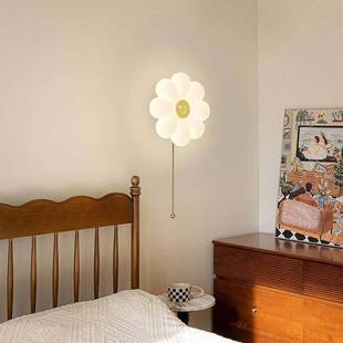 中古卧室壁灯小雏菊氛围感客厅装 饰胡桃木色花朵拉链护眼背景墙灯