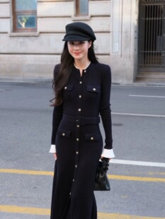 明星杨超越同款黑色长袖圆领巨好看连衣裙高级弹力针织毛衣裙子