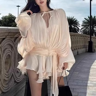 性感甜辣风连衣裙宽松长袖丝光飘带修身短款名媛气质显瘦女神范儿