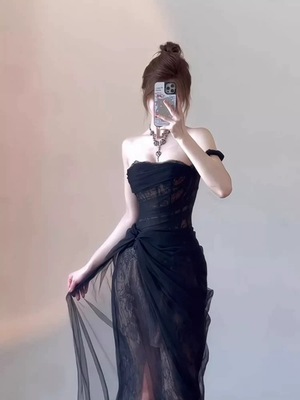 年会礼服轻奢高级感晨袍女新娘订婚敬酒服黑色蕾丝鱼骨抹胸连衣裙