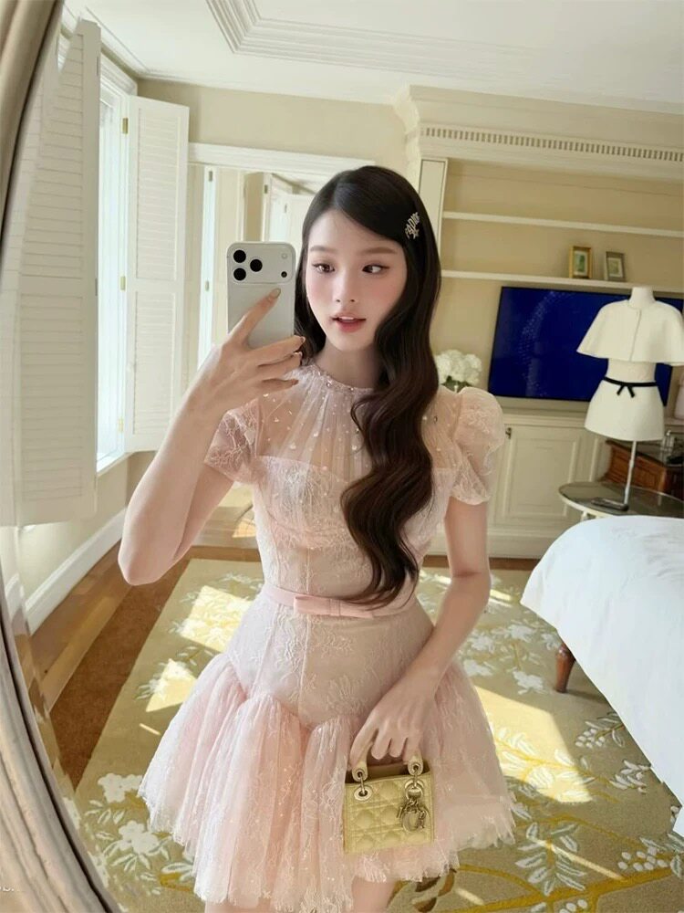 法式粉色甜美风蕾丝泡泡袖连衣裙女高级感气质名媛收腰显瘦蓬蓬裙
