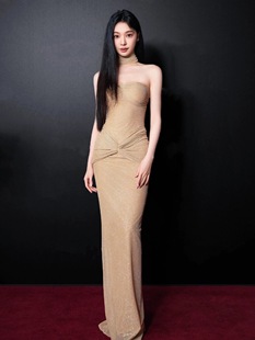 易梦玲同款设计感褶皱抹胸连衣裙女春季时尚气质亮闪闪晚礼服长裙