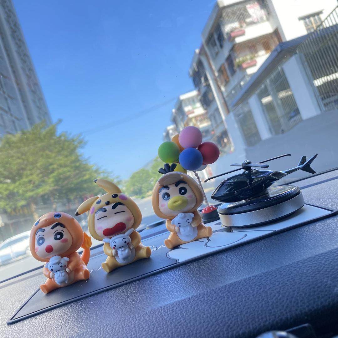 蜡笔小新cos皮卡丘变装系列立体手办卡通潮玩公仔汽车中控台摆件