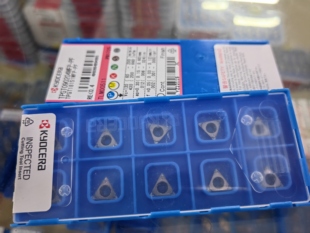 现货新款TPGT090204MFP-PF PR1725原装京瓷高光内孔精车数控刀片