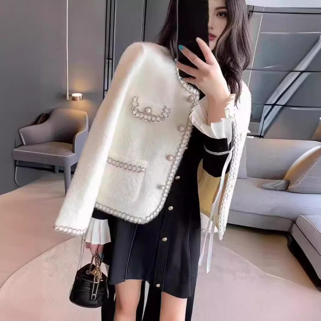 秋秋季时尚小香风外穿宽松短款白色外套女2026春款针织开衫