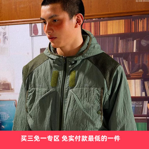 ANB皱条纹机能多袋薄款连帽夹克