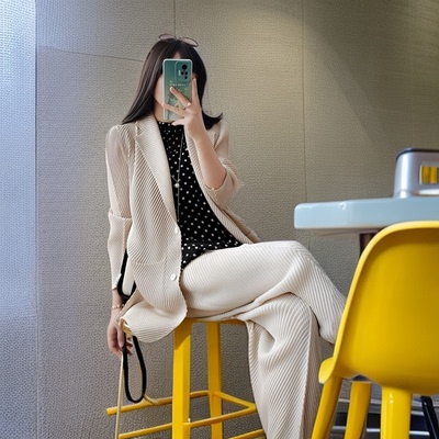 新款简约套装鱼鳞褶皱西装外套