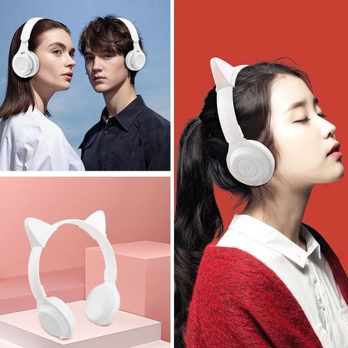 头戴式白色耳机拍照学生