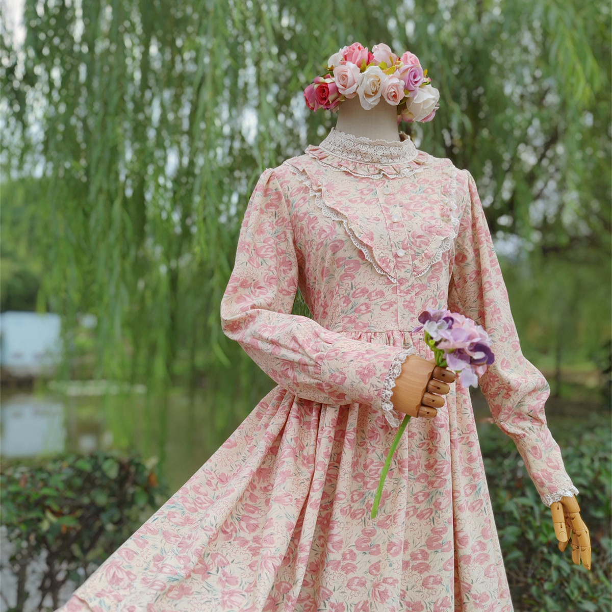兔子大人｜手作服 日系复古甜美花边领米黄色灯芯绒长袖连衣裙