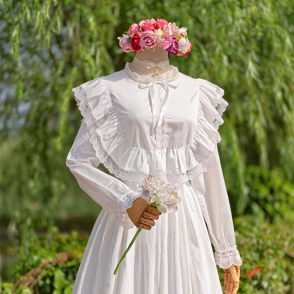 兔子大人｜手作服贡缎棉法式doll感甜美白色蕾丝松紧腰长袖连衣裙