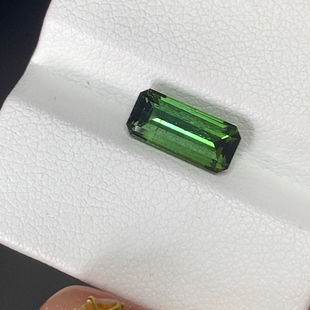 天然绿碧玺1.67克拉微瑕特价