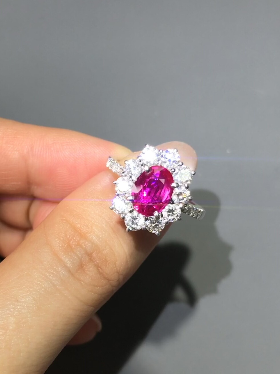 缅甸红宝石2.18克拉钻石1.48克拉PT900镶嵌