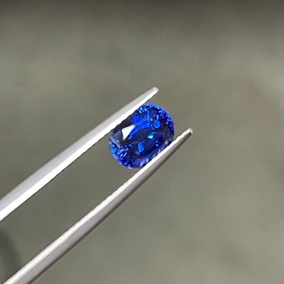天然老烧皇家蓝宝石2.49克拉