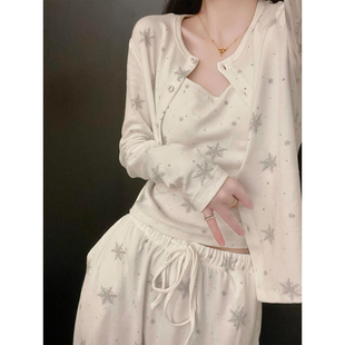 法式雪花纯欲2026新款睡衣女春秋吊带胸垫棉质三件套装夏天家居服