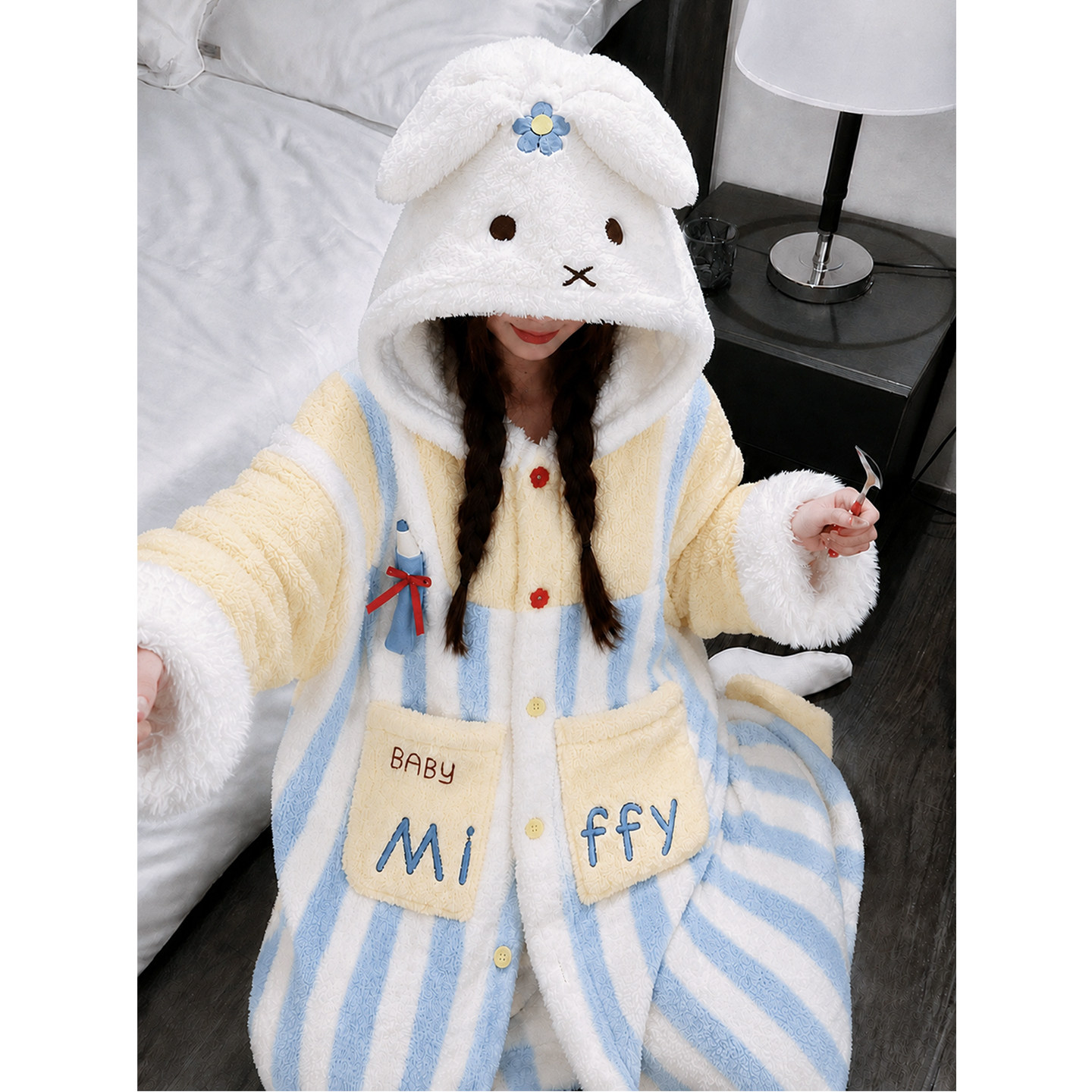 可爱兔子睡袍女冬季保暖珊瑚绒加厚连帽款大码睡衣外穿家居服套装