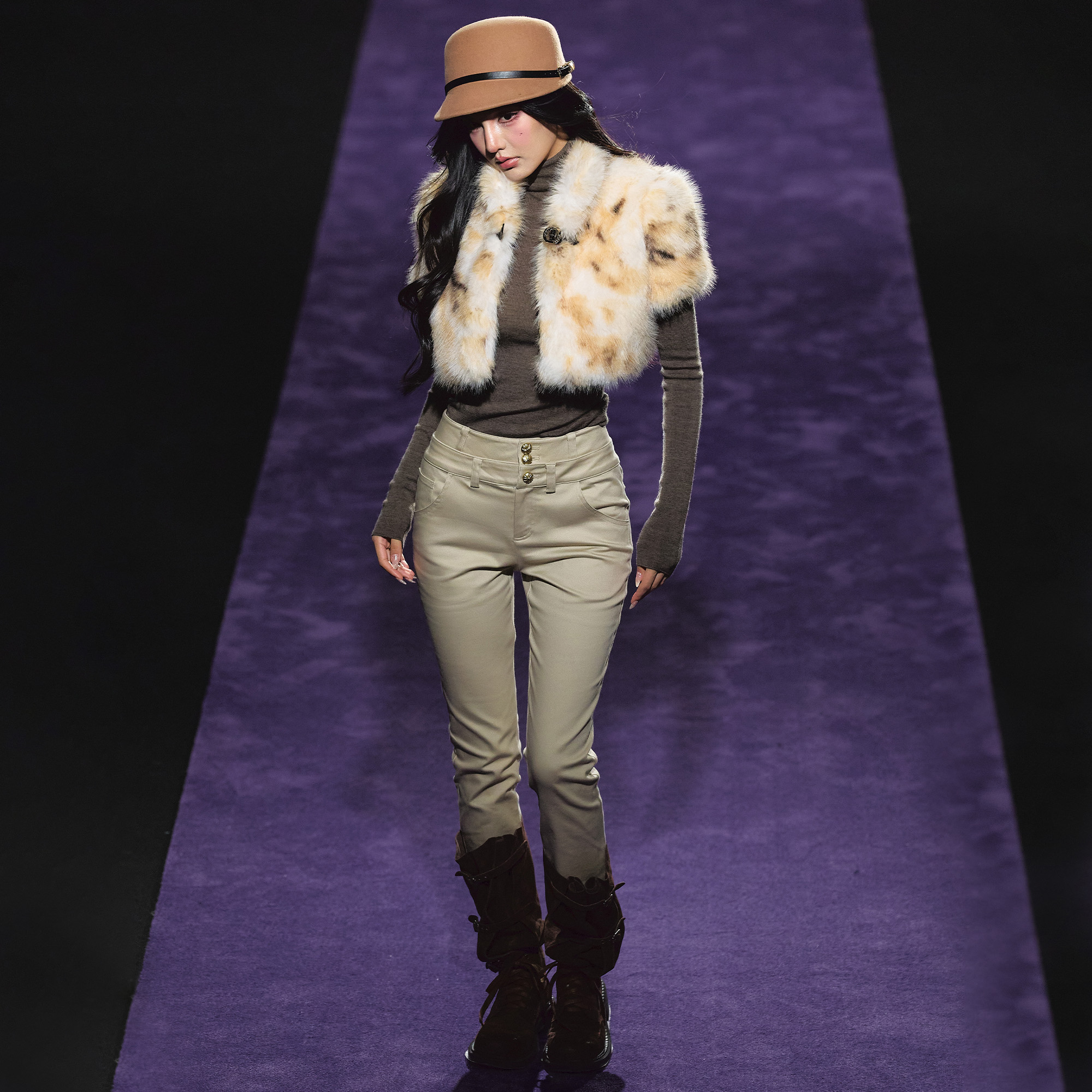 AGAM双腰头丰跨提臀小脚牛仔裤