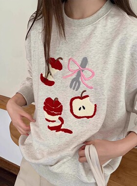 白灰色苹果印花圆领卫衣女2025秋冬新款宽松显瘦加绒韩系小众高级